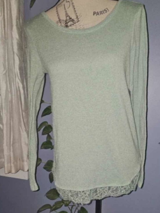 Tops - Light Mint Long-Sleeve Lace-Hem Women's Top